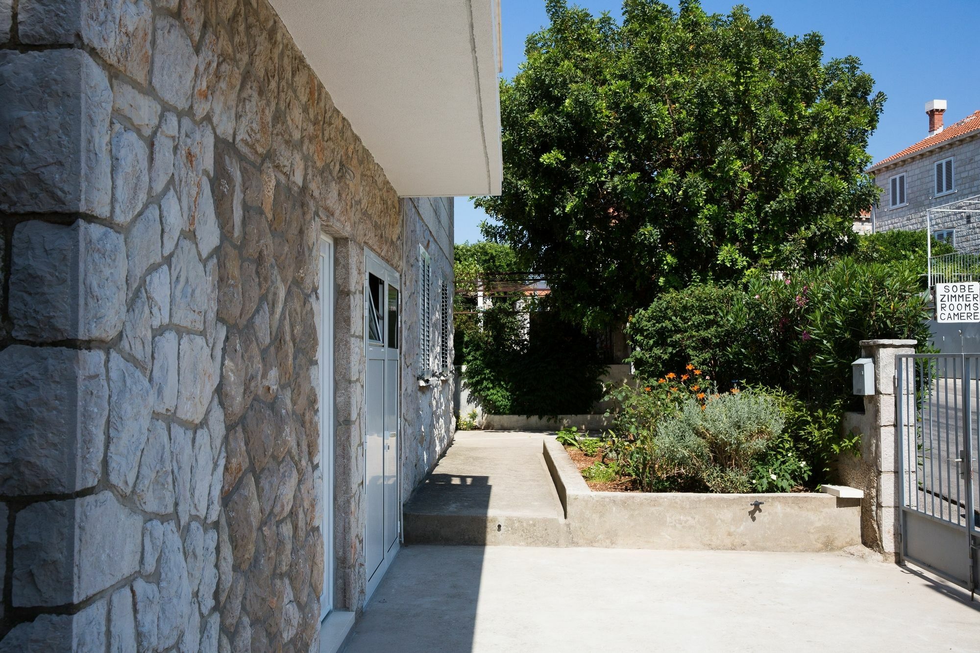 Aida Apartments And Rooms For Couples And Families Free Parking Dubrovnik Bagian luar foto